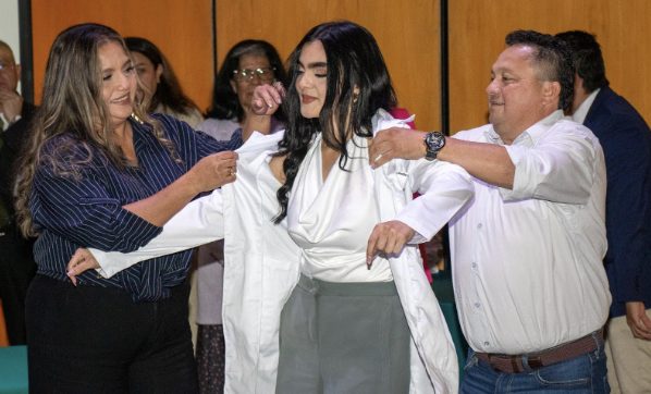 Ceremonia de Imposición de Batas Blancas del programa de Medicina